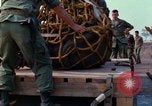 Immagine di Elephant trasferito in aereo Il Vietnam, 1968, secondo 29 filmato di repertorio 65675067651