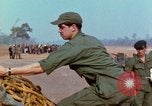 Immagine di Elephant trasferito in aereo Il Vietnam, 1968, secondo 56 filmato di repertorio 65675067651