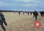 Image bataillons Marine Chu Lai Vietnam, 1965, de la seconde 16 séquences d'archives historiques vidéo 65675067659