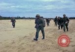 Image bataillons Marine Chu Lai Vietnam, 1965, de la seconde 20 séquences d'archives historiques vidéo 65675067659