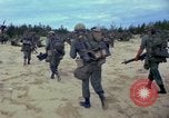 Image bataillons Marine Chu Lai Vietnam, 1965, de la seconde 58 séquences d'archives historiques vidéo 65675067659