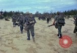 Image bataillons Marine Chu Lai Vietnam, 1965, de la seconde 59 séquences d'archives historiques vidéo 65675067659