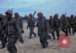 Image bataillons Marine Chu Lai Vietnam, 1965, de la seconde 10 séquences d'archives historiques vidéo 65675067665