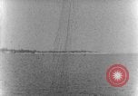 Standbild Landing Craft Infanterie Pazifik, 1945, aus Sekunde 4 historischem Filmmaterial Videoclip 65675067685