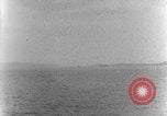 Standbild Landing Craft Infanterie Pazifik, 1945, aus Sekunde 32 historischem Filmmaterial Videoclip 65675067685