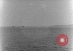 Standbild Landing Craft Infanterie Pazifik, 1945, aus Sekunde 36 historischem Filmmaterial Videoclip 65675067685