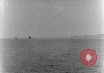 Standbild Landing Craft Infanterie Pazifik, 1945, aus Sekunde 39 historischem Filmmaterial Videoclip 65675067685