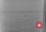 Standbild Landing Craft Infanterie Pazifik, 1945, aus Sekunde 46 historischem Filmmaterial Videoclip 65675067686