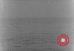 Standbild Landing Craft Infanterie Pazifik, 1945, aus Sekunde 50 historischem Filmmaterial Videoclip 65675067686