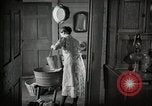 Standbild Bauernhof der Familie Saint Clairsville Ohio USA, 1940, aus Sekunde 16 historischem Filmmaterial Videoclip 65675067687