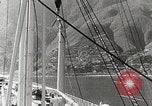 Standbild Touristen verlassen Schiff mit dem Motorboot zu besuchen Vargas Venezuela, 1936, aus Sekunde 13 historischem Filmmaterial Videoclip 65675067694