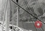 Standbild Touristen verlassen Schiff mit dem Motorboot zu besuchen Vargas Venezuela, 1936, aus Sekunde 14 historischem Filmmaterial Videoclip 65675067694