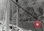 Standbild Touristen verlassen Schiff mit dem Motorboot zu besuchen Vargas Venezuela, 1936, aus Sekunde 16 historischem Filmmaterial Videoclip 65675067694
