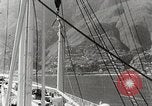 Standbild Touristen verlassen Schiff mit dem Motorboot zu besuchen Vargas Venezuela, 1936, aus Sekunde 17 historischem Filmmaterial Videoclip 65675067694