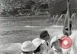 Standbild Touristen verlassen Schiff mit dem Motorboot zu besuchen Vargas Venezuela, 1936, aus Sekunde 21 historischem Filmmaterial Videoclip 65675067694