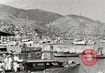 Standbild Touristen verlassen Schiff mit dem Motorboot zu besuchen Vargas Venezuela, 1936, aus Sekunde 22 historischem Filmmaterial Videoclip 65675067694