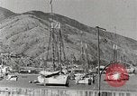 Standbild Touristen verlassen Schiff mit dem Motorboot zu besuchen Vargas Venezuela, 1936, aus Sekunde 30 historischem Filmmaterial Videoclip 65675067694