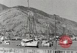 Standbild Touristen verlassen Schiff mit dem Motorboot zu besuchen Vargas Venezuela, 1936, aus Sekunde 33 historischem Filmmaterial Videoclip 65675067694
