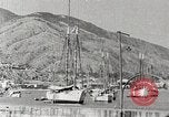 Standbild Touristen verlassen Schiff mit dem Motorboot zu besuchen Vargas Venezuela, 1936, aus Sekunde 35 historischem Filmmaterial Videoclip 65675067694