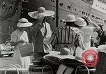 Image personnes shopping Kingston Jamaïque, 1936, de la seconde 22 séquences d'archives historiques vidéo 65675067699