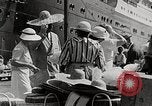 Image personnes shopping Kingston Jamaïque, 1936, de la seconde 23 séquences d'archives historiques vidéo 65675067699