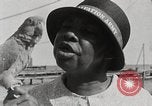 Image personnes shopping Kingston Jamaïque, 1936, de la seconde 29 séquences d'archives historiques vidéo 65675067699