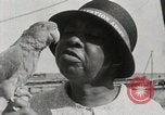 Image personnes shopping Kingston Jamaïque, 1936, de la seconde 32 séquences d'archives historiques vidéo 65675067699