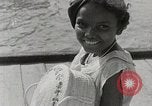 Image personnes shopping Kingston Jamaïque, 1936, de la seconde 43 séquences d'archives historiques vidéo 65675067699