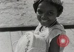 Image personnes shopping Kingston Jamaïque, 1936, de la seconde 44 séquences d'archives historiques vidéo 65675067699