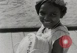 Image personnes shopping Kingston Jamaïque, 1936, de la seconde 46 séquences d'archives historiques vidéo 65675067699