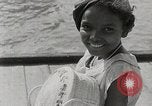 Image personnes shopping Kingston Jamaïque, 1936, de la seconde 47 séquences d'archives historiques vidéo 65675067699