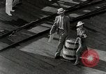 Image personnes shopping Kingston Jamaïque, 1936, de la seconde 52 séquences d'archives historiques vidéo 65675067699