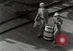 Image personnes shopping Kingston Jamaïque, 1936, de la seconde 53 séquences d'archives historiques vidéo 65675067699