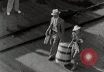 Image personnes shopping Kingston Jamaïque, 1936, de la seconde 54 séquences d'archives historiques vidéo 65675067699