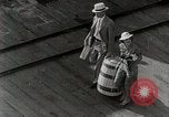 Image personnes shopping Kingston Jamaïque, 1936, de la seconde 55 séquences d'archives historiques vidéo 65675067699