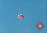 Image ancre flottante et système de récupération pour BQM-34 Firebee bourdon California United States USA, 1971, de la seconde 33 séquences d'archives historiques vidéo 65675067708