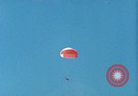Image ancre flottante et système de récupération pour BQM-34 Firebee bourdon California United States USA, 1971, de la seconde 34 séquences d'archives historiques vidéo 65675067708