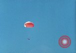 Image ancre flottante et système de récupération pour BQM-34 Firebee bourdon California United States USA, 1971, de la seconde 35 séquences d'archives historiques vidéo 65675067708