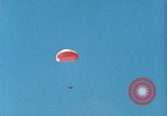 Image ancre flottante et système de récupération pour BQM-34 Firebee bourdon California United States USA, 1971, de la seconde 38 séquences d'archives historiques vidéo 65675067708