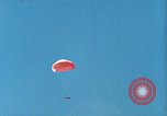 Image ancre flottante et système de récupération pour BQM-34 Firebee bourdon California United States USA, 1971, de la seconde 39 séquences d'archives historiques vidéo 65675067708