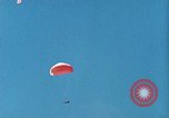 Image ancre flottante et système de récupération pour BQM-34 Firebee bourdon California United States USA, 1971, de la seconde 41 séquences d'archives historiques vidéo 65675067708