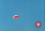 Image ancre flottante et système de récupération pour BQM-34 Firebee bourdon California United States USA, 1971, de la seconde 42 séquences d'archives historiques vidéo 65675067708