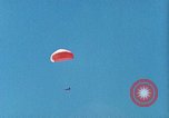 Image ancre flottante et système de récupération pour BQM-34 Firebee bourdon California United States USA, 1971, de la seconde 43 séquences d'archives historiques vidéo 65675067708