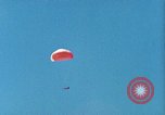 Image ancre flottante et système de récupération pour BQM-34 Firebee bourdon California United States USA, 1971, de la seconde 44 séquences d'archives historiques vidéo 65675067708