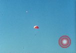 Image ancre flottante et système de récupération pour BQM-34 Firebee bourdon California United States USA, 1971, de la seconde 48 séquences d'archives historiques vidéo 65675067708