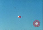 Image ancre flottante et système de récupération pour BQM-34 Firebee bourdon California United States USA, 1971, de la seconde 52 séquences d'archives historiques vidéo 65675067708