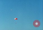 Image ancre flottante et système de récupération pour BQM-34 Firebee bourdon California United States USA, 1971, de la seconde 56 séquences d'archives historiques vidéo 65675067708