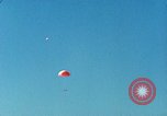 Image ancre flottante et système de récupération pour BQM-34 Firebee bourdon California United States USA, 1971, de la seconde 58 séquences d'archives historiques vidéo 65675067708