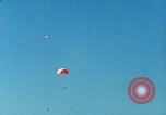 Image ancre flottante et système de récupération pour BQM-34 Firebee bourdon California United States USA, 1971, de la seconde 59 séquences d'archives historiques vidéo 65675067708