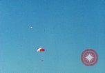 Image ancre flottante et système de récupération pour BQM-34 Firebee bourdon California United States USA, 1971, de la seconde 61 séquences d'archives historiques vidéo 65675067708